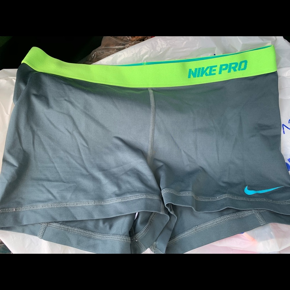 Nike pro shorts size large